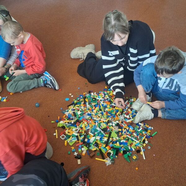 Przedszkolaki uczestniczyły w zajęciach LEGO w Państwowej Uczelni Zawodowej w Suwałkach
