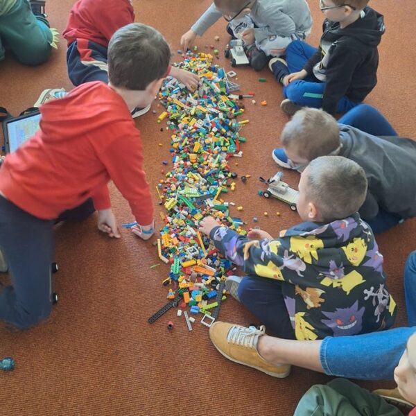 Przedszkolaki uczestniczyły w zajęciach LEGO w Państwowej Uczelni Zawodowej w Suwałkach